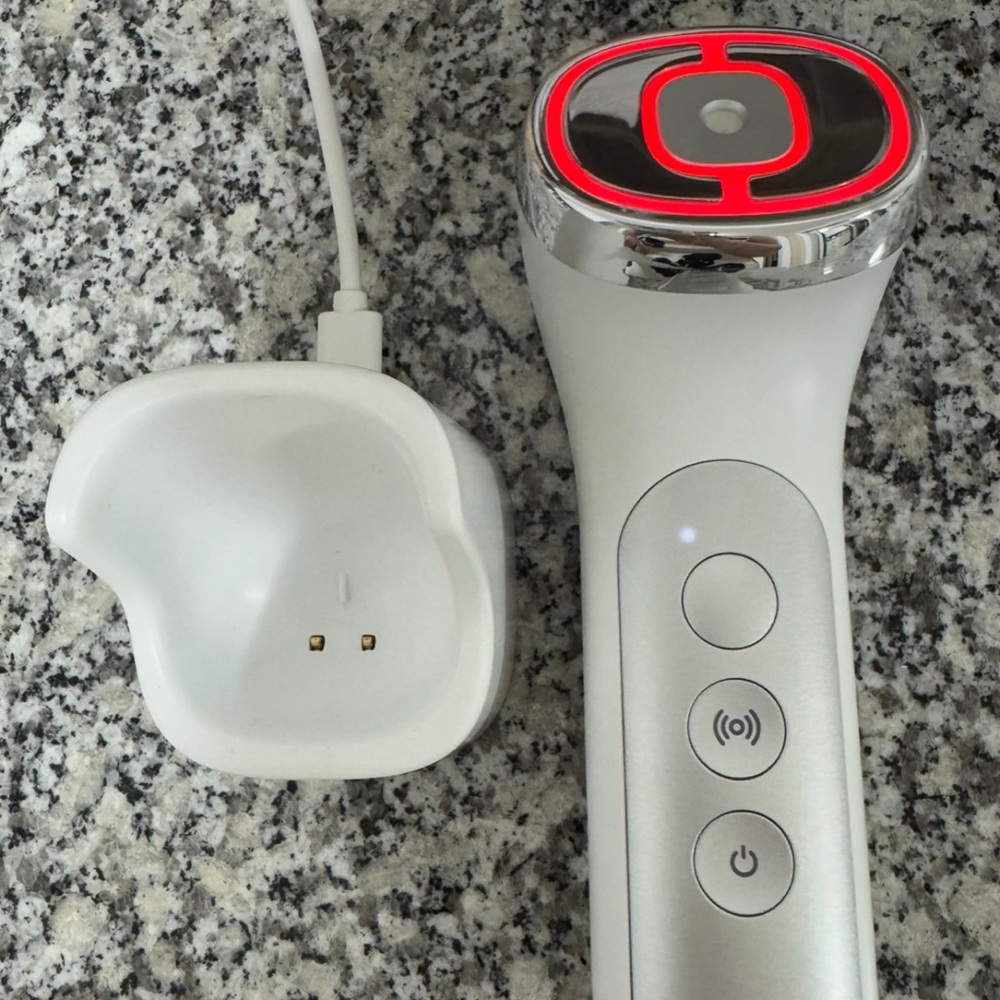 Medicube Ussera deep shot device.